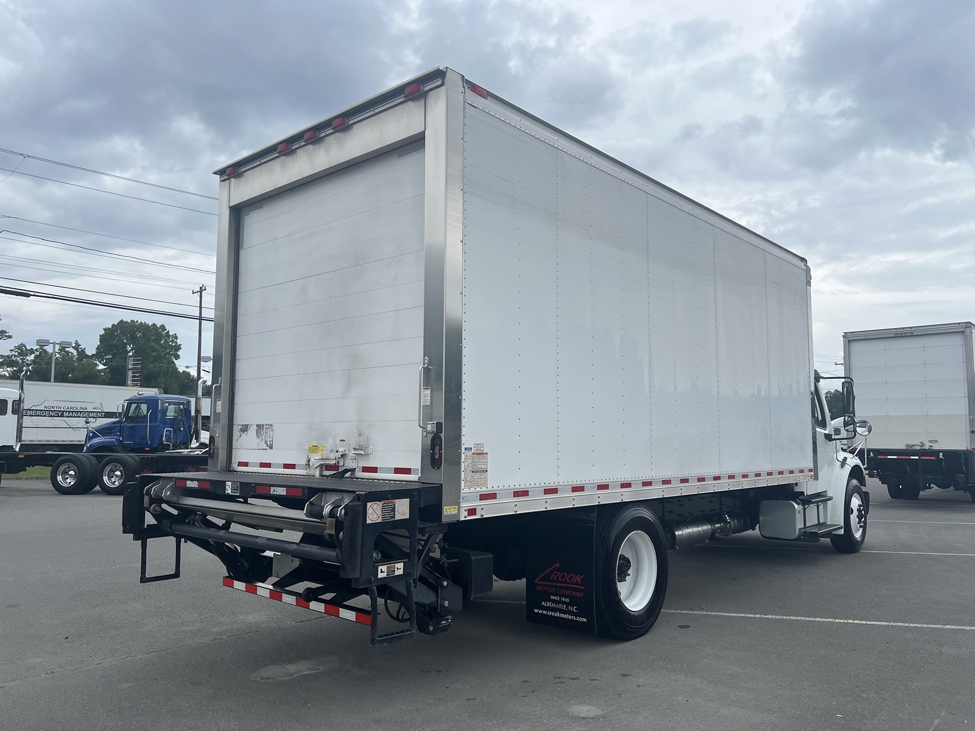 2017 Freightliner M2 - image 5 of 6