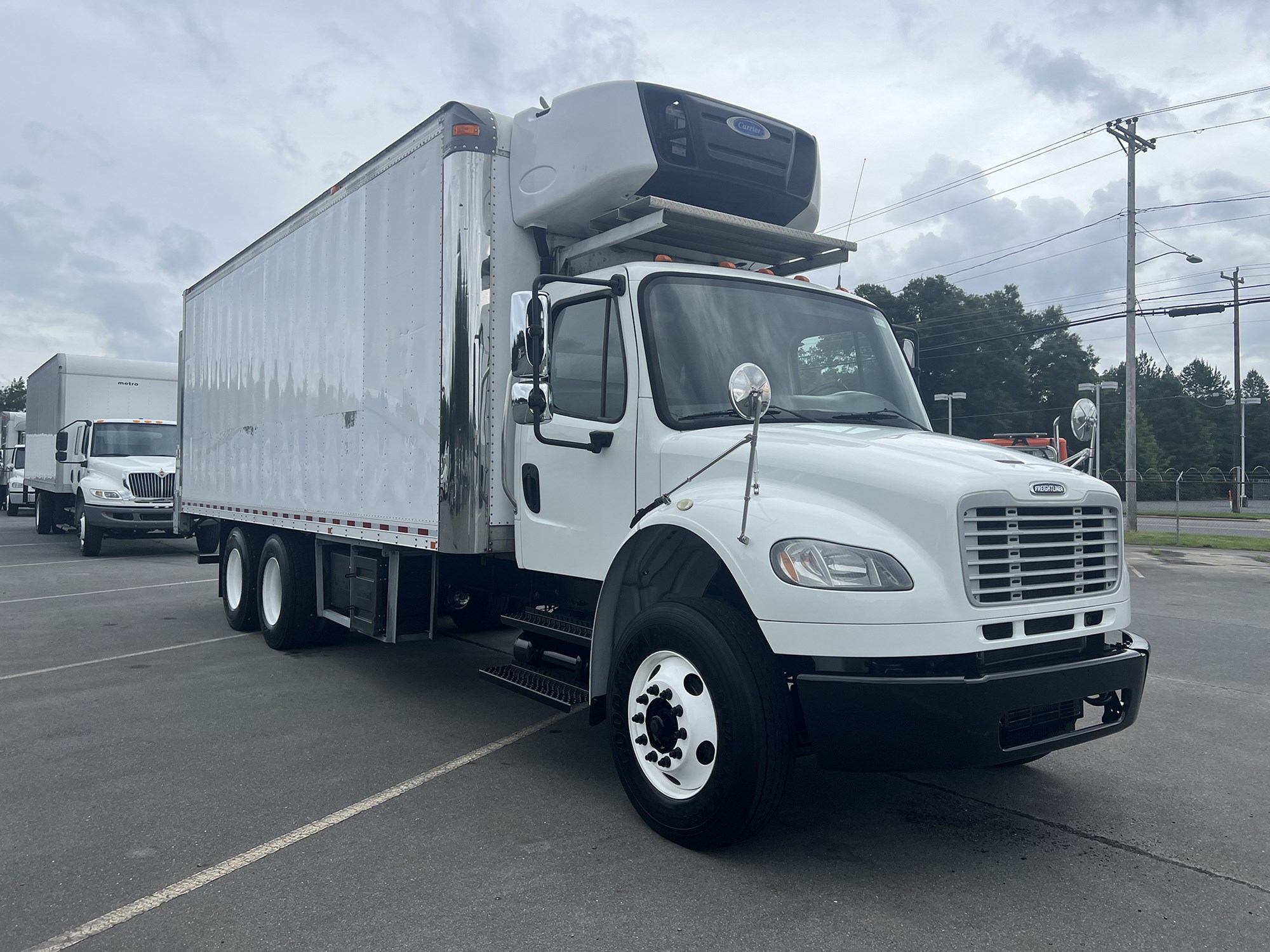 2018 Freightliner M2 - image 3 of 6