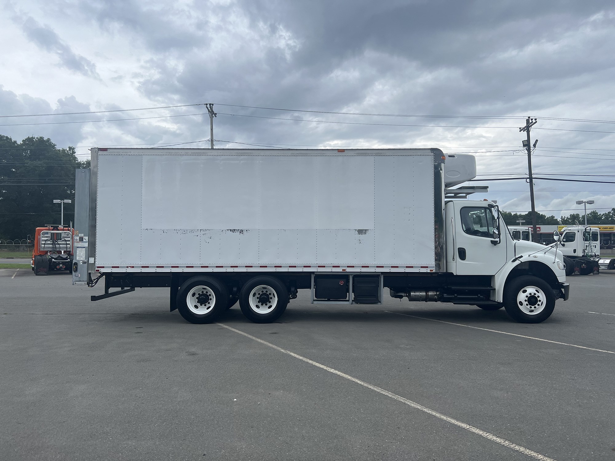 2018 Freightliner M2 - image 4 of 6