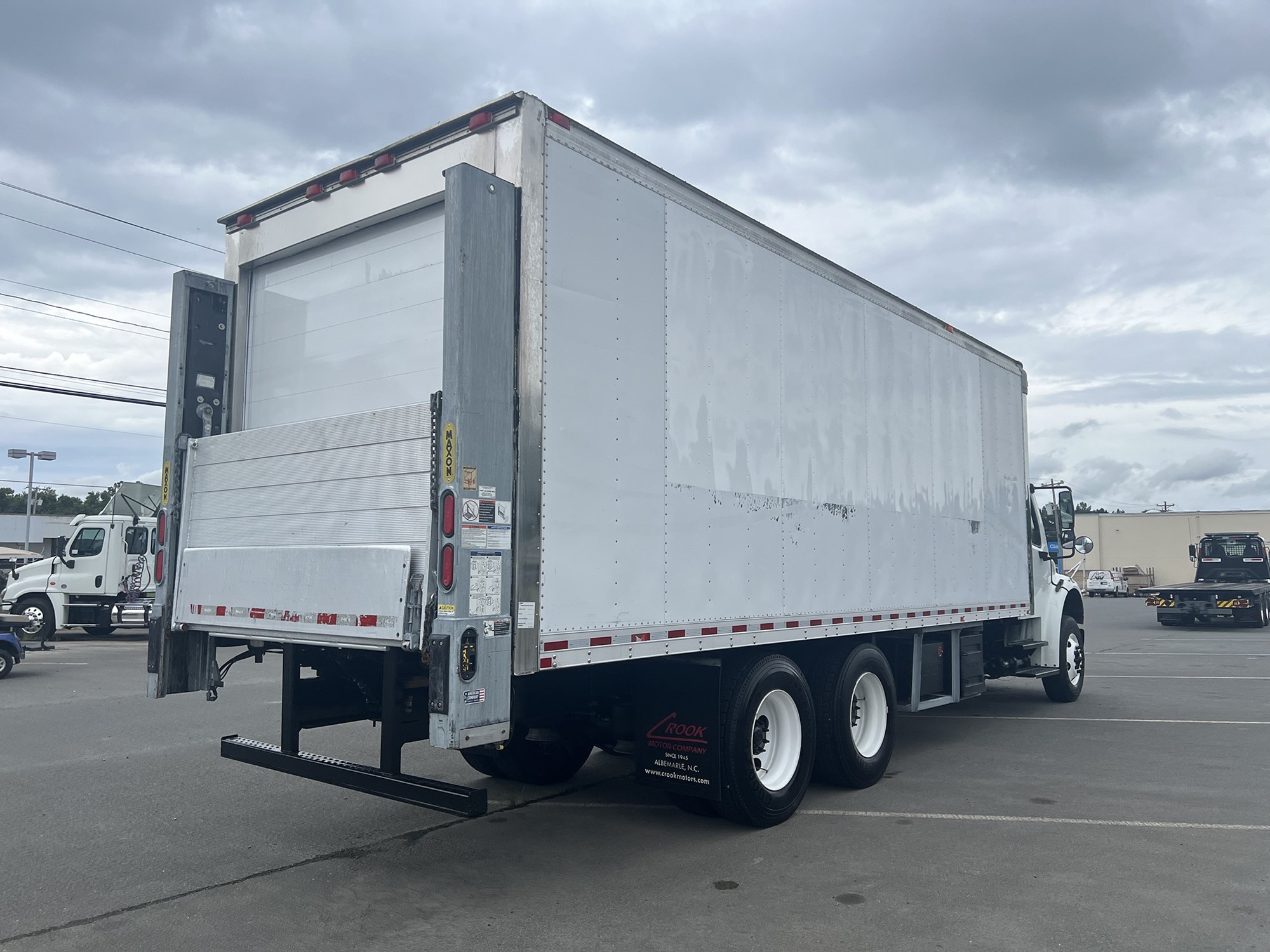 2018 Freightliner M2 - image 5 of 6