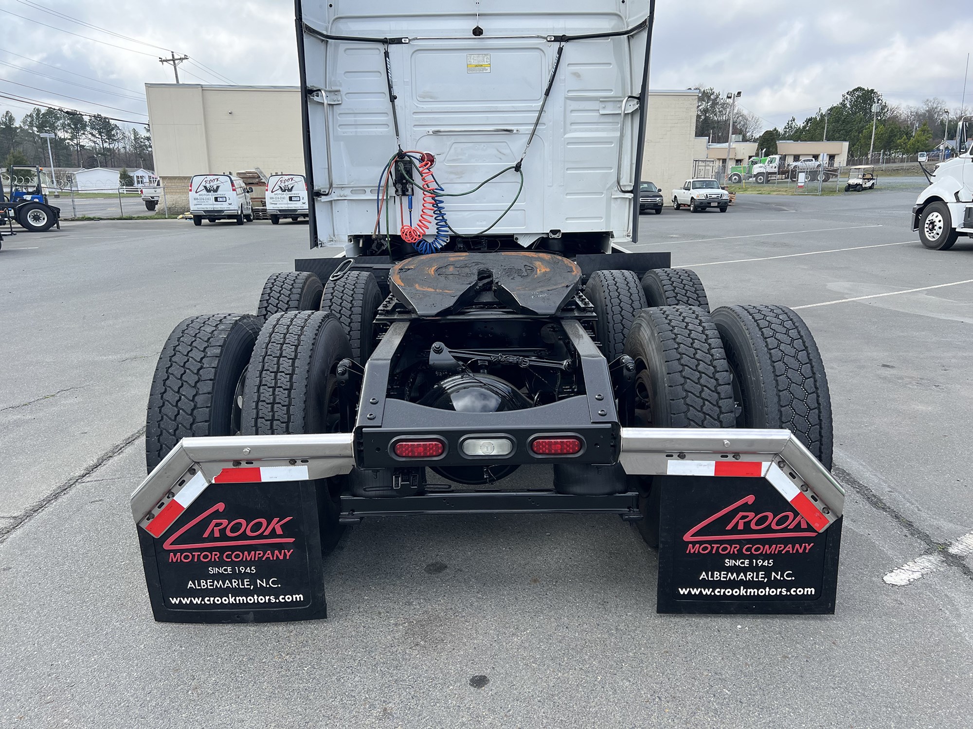 2017 Volvo VNL - image 5 of 6