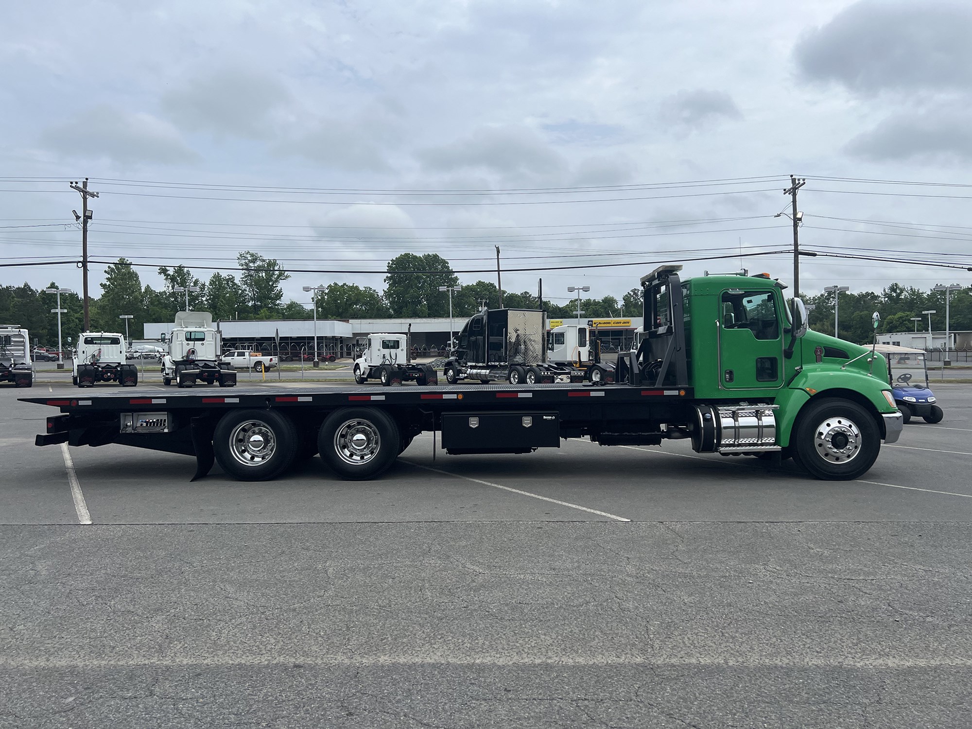 2016 Kenworth T3 Series - image 3 of 6