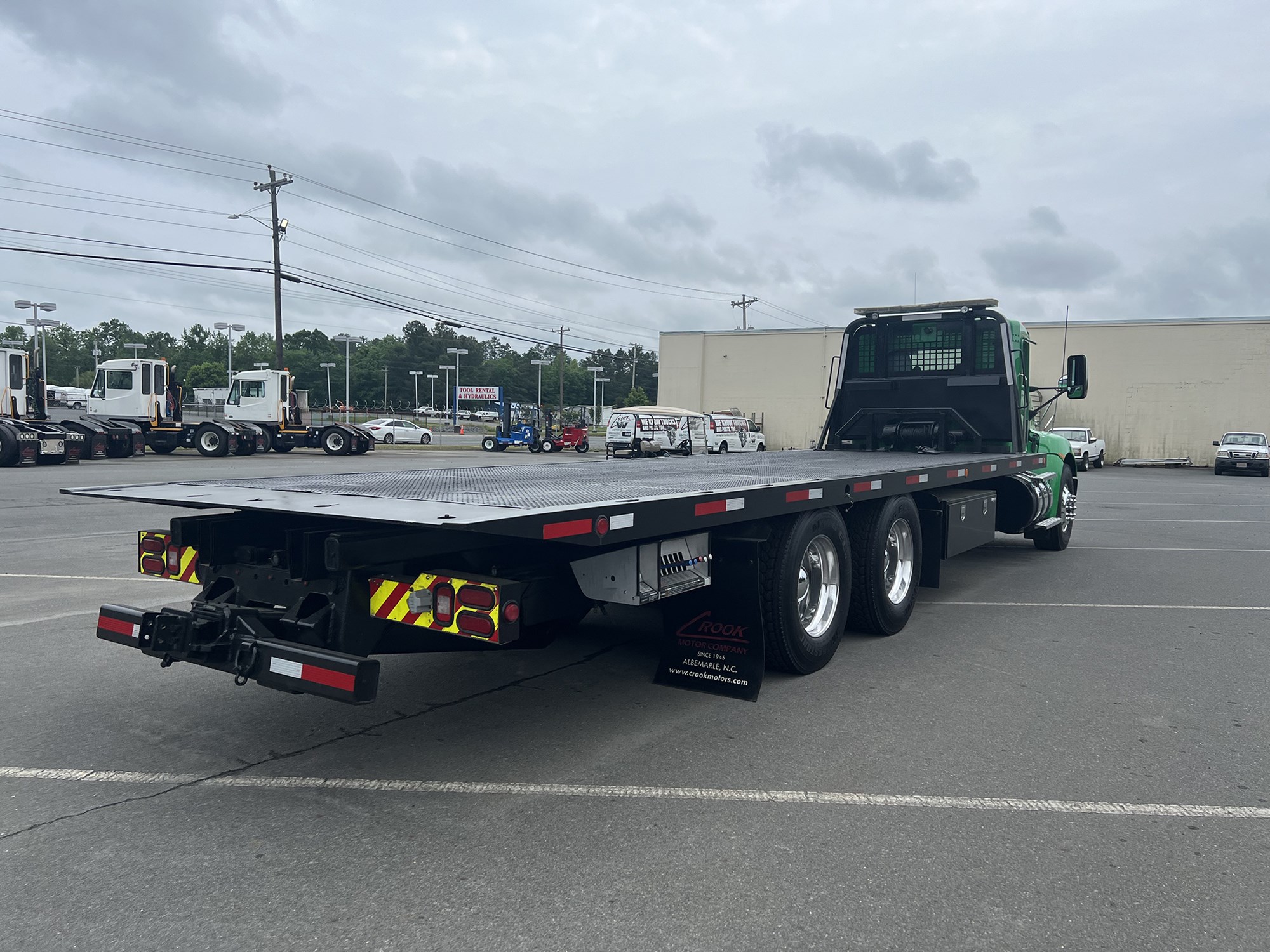 2016 Kenworth T3 Series - image 4 of 6