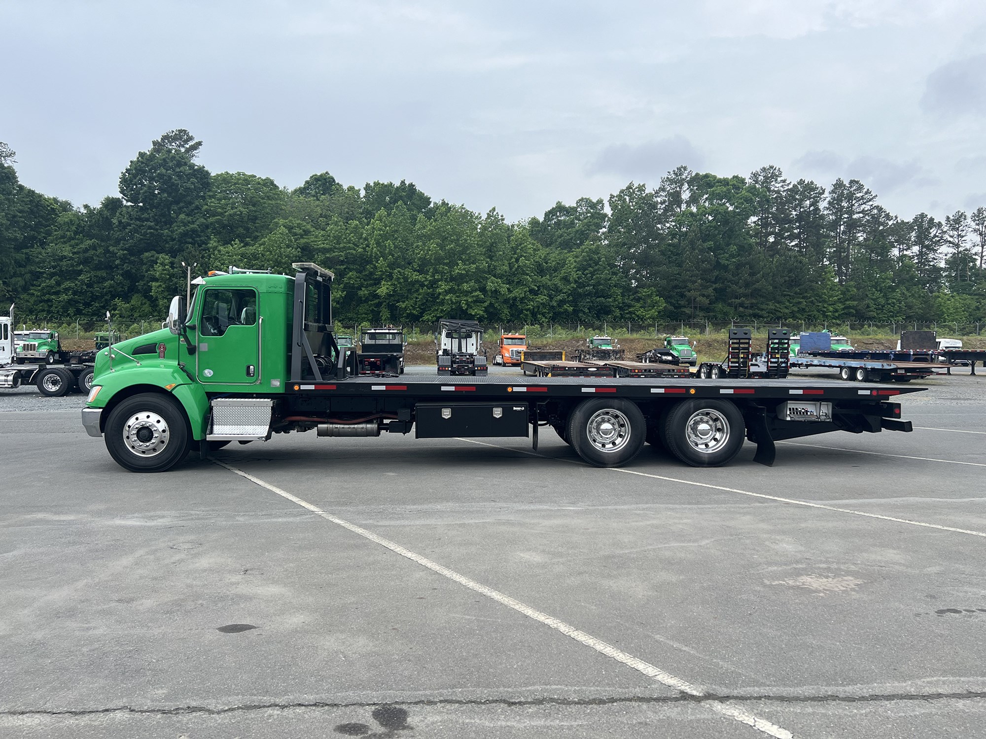 2016 Kenworth T3 Series - image 6 of 6