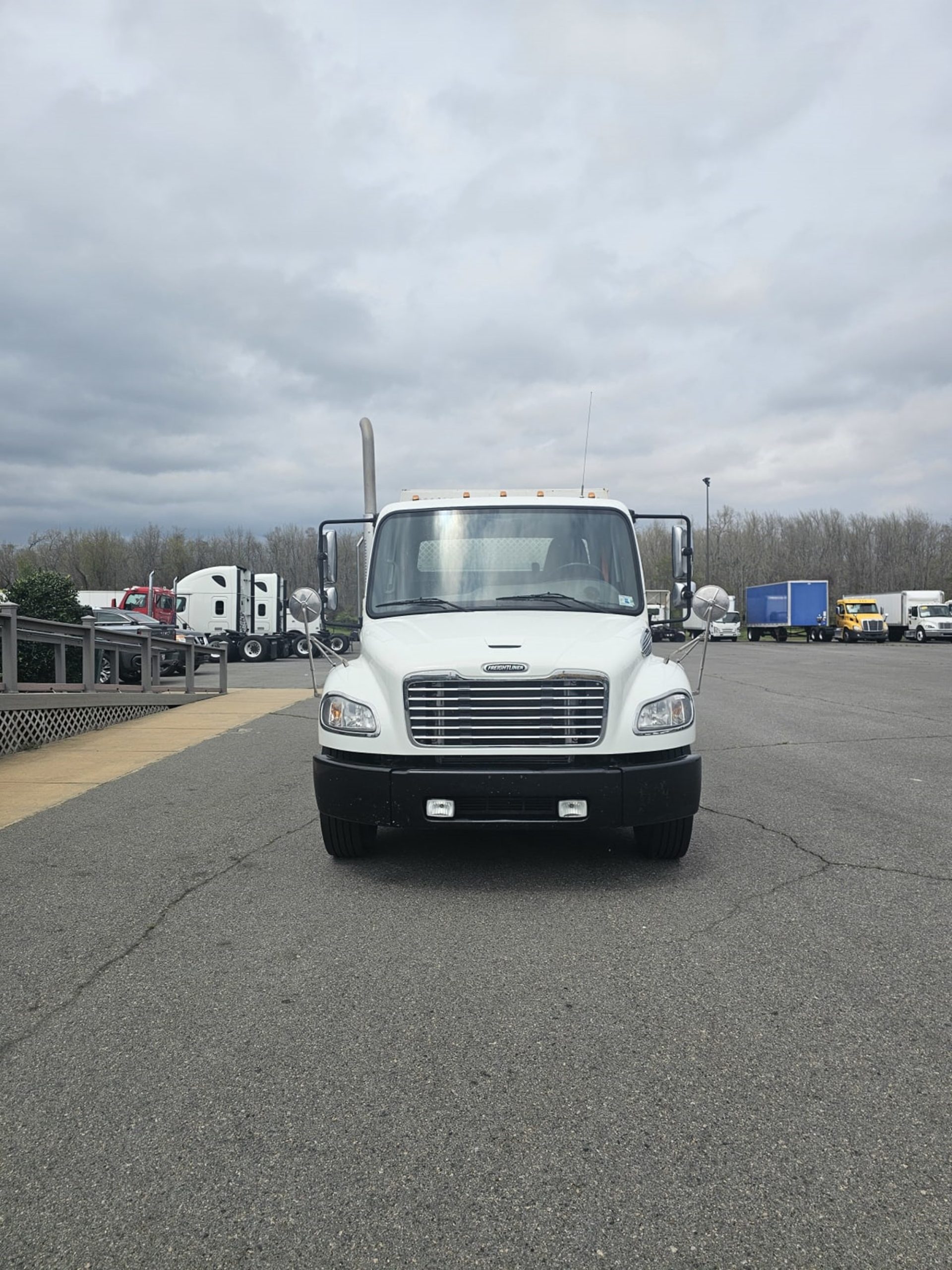 2018 Freightliner M2 - image 3 of 6