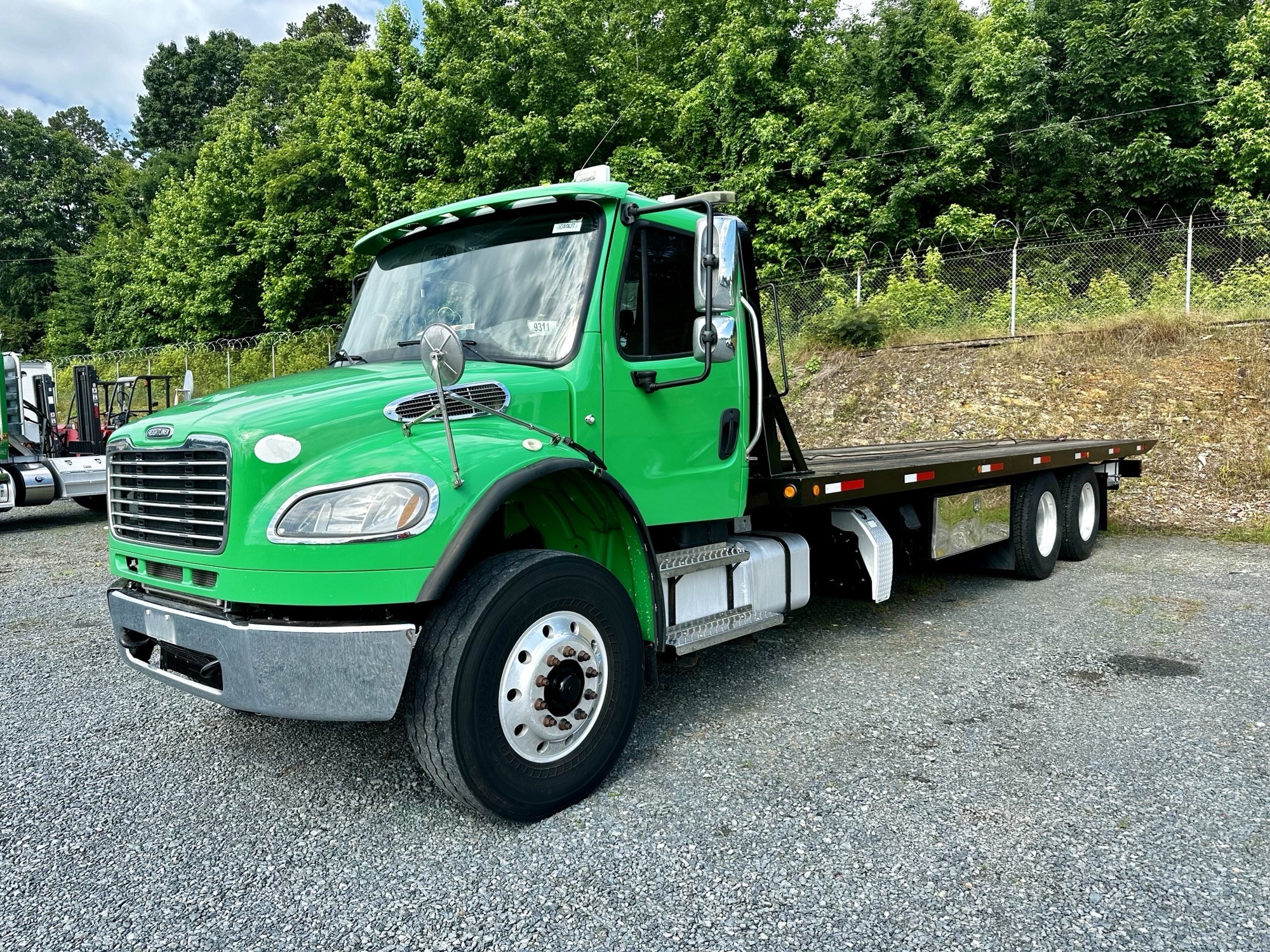 2016 FREIGHTLINER M2 - image 1 of 2