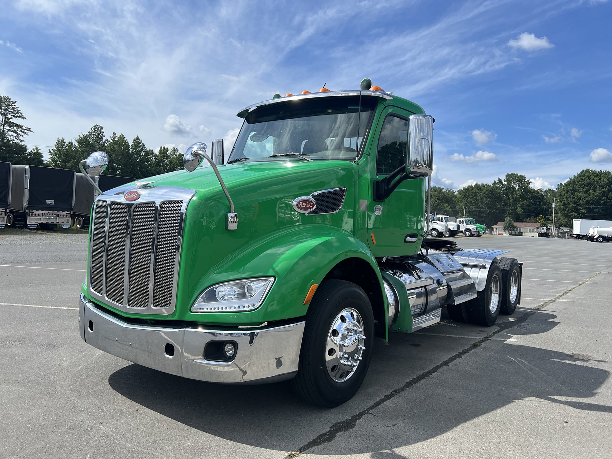 2017 Peterbilt 579 - image 1 of 6