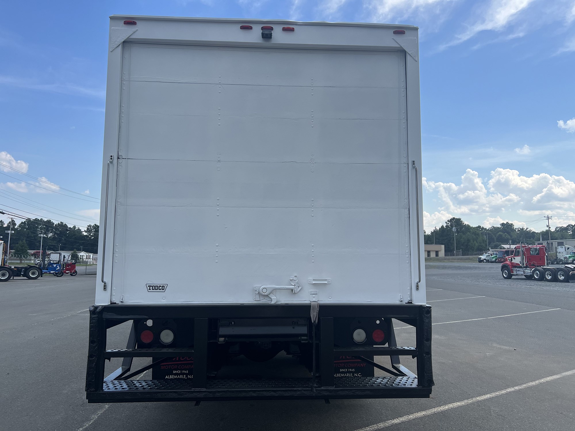 2016 Freightliner M2 - image 6 of 6