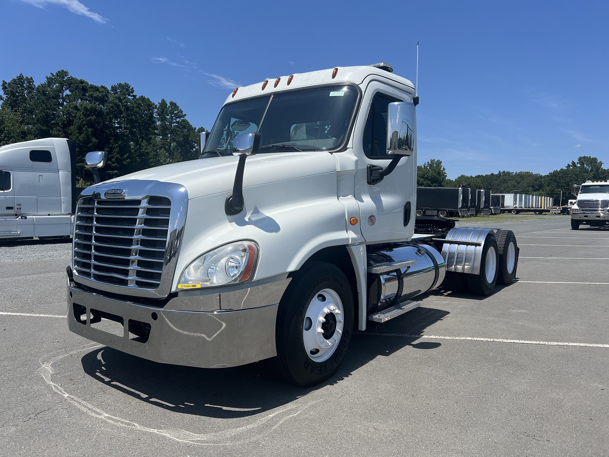 2017 Freightliner Cascadia 125 - image 1 of 6