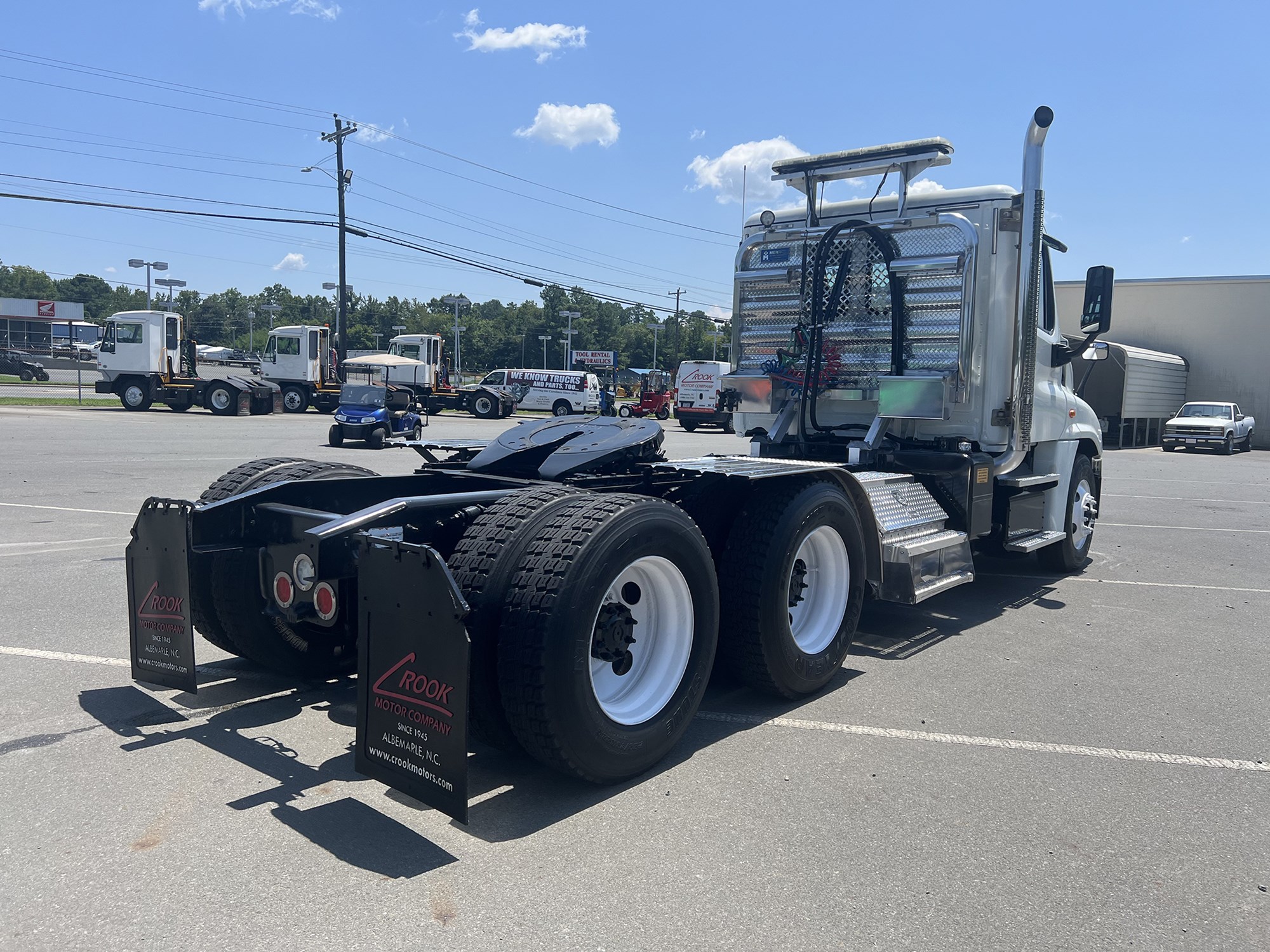 2017 Freightliner Cascadia 125 - image 5 of 6