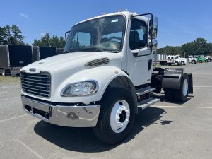 2004 FREIGHTLINER M2 1722537267403