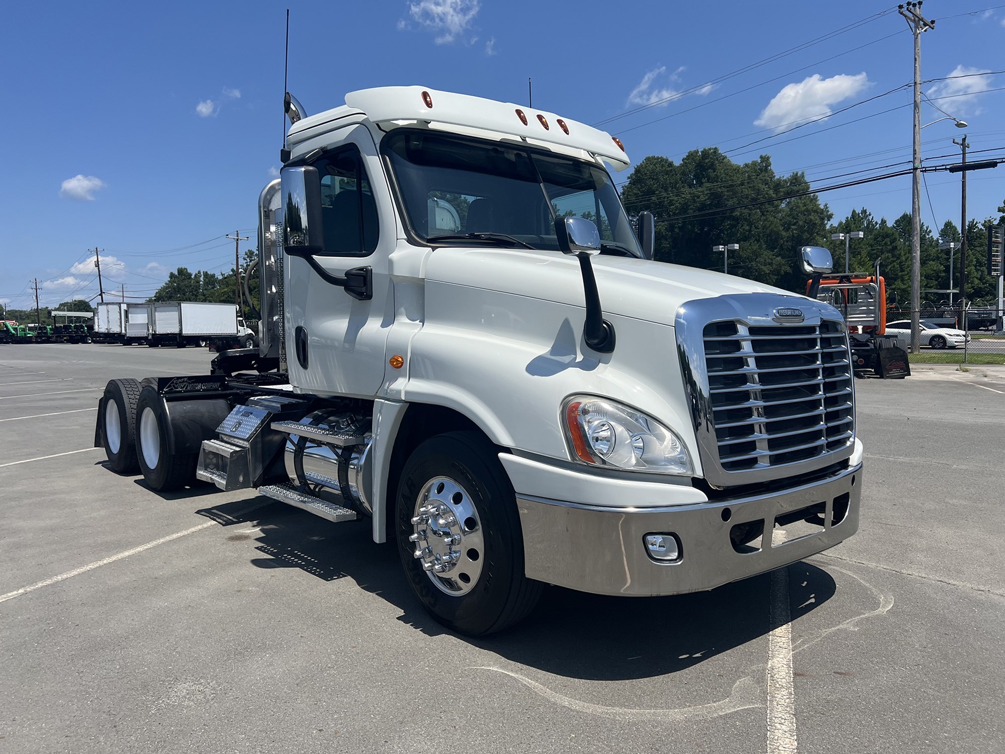 2015 Freightliner Cascadia - image 3 of 6