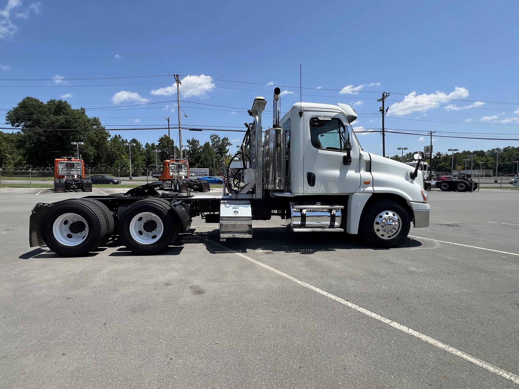 2015 Freightliner Cascadia - image 4 of 6