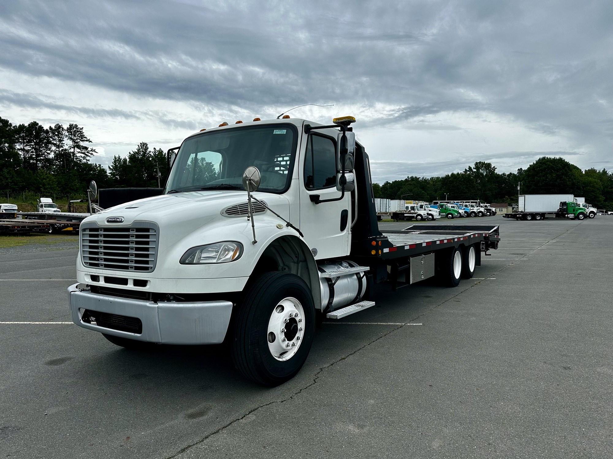 2016 FREIGHTLINER M2106 - image 1 of 4