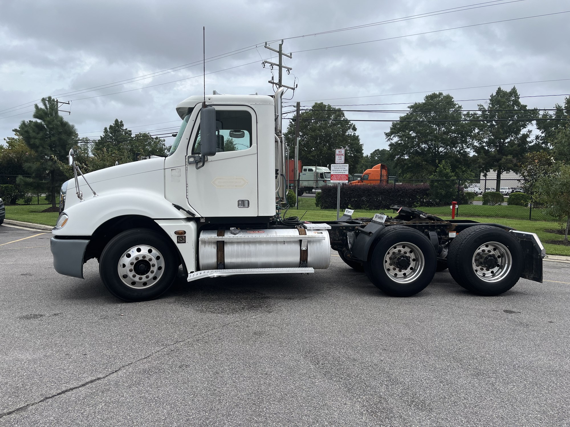 2005 FREIGHTLINER CONVENTIONAL - image 2 of 6