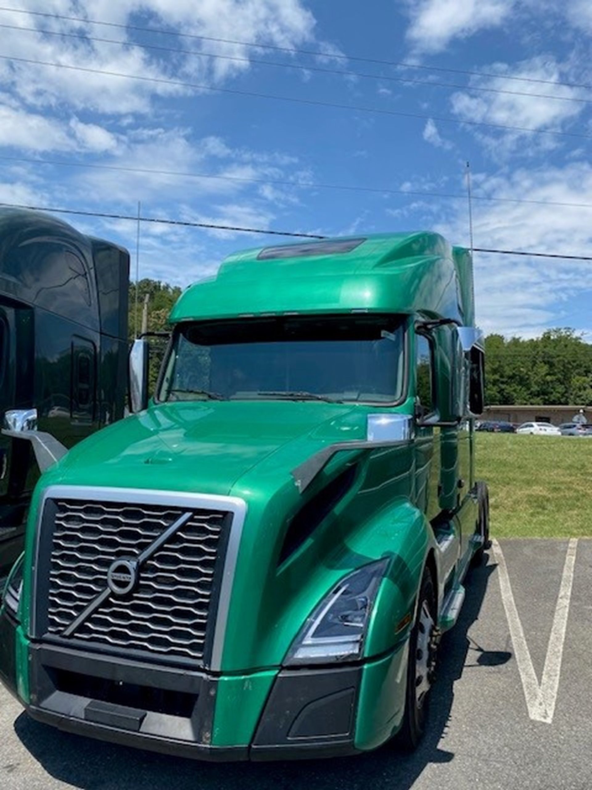 2020 Volvo VNL 860 - image 1 of 3