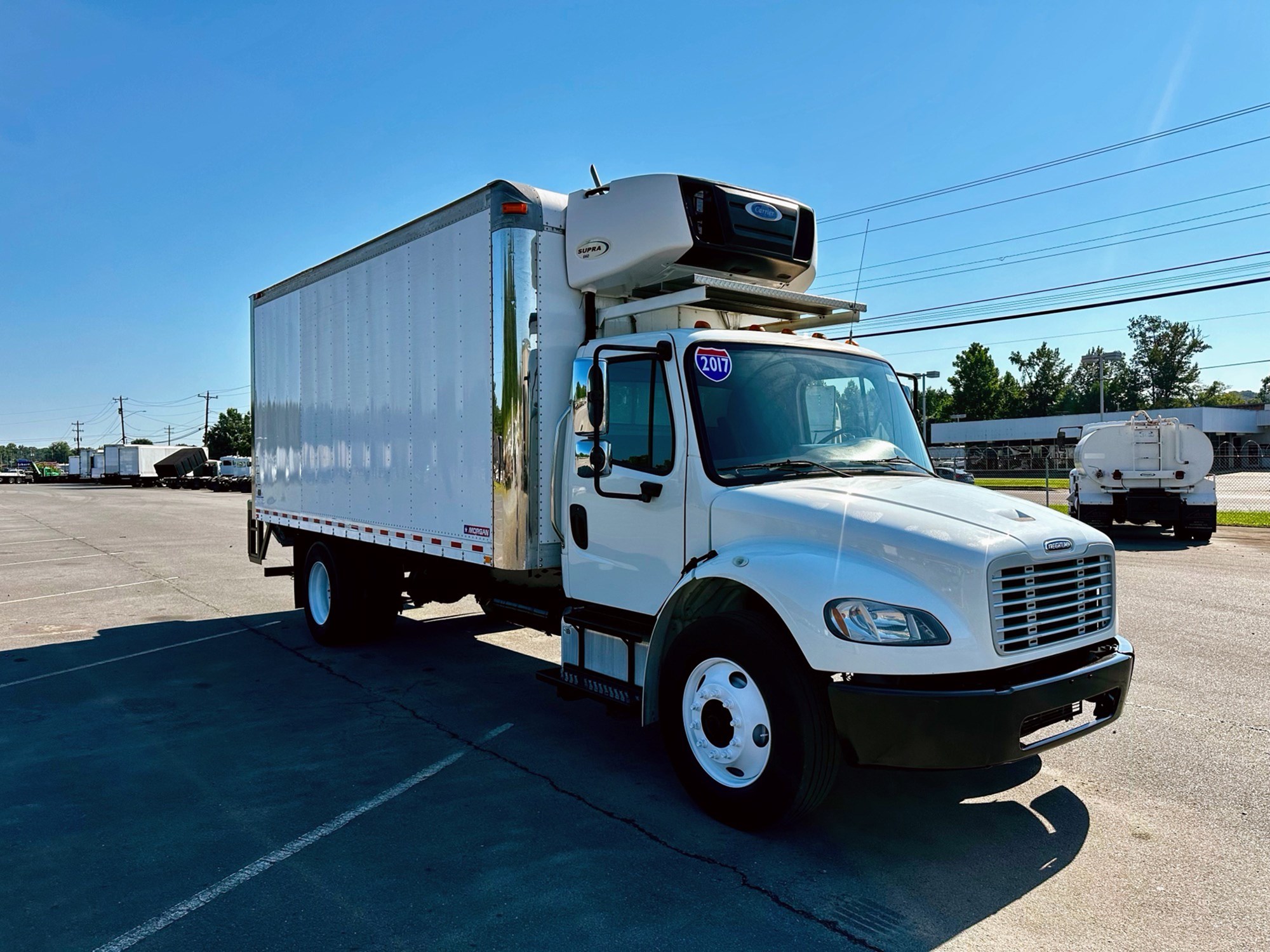 2017 Freightliner M2106 - image 2 of 6