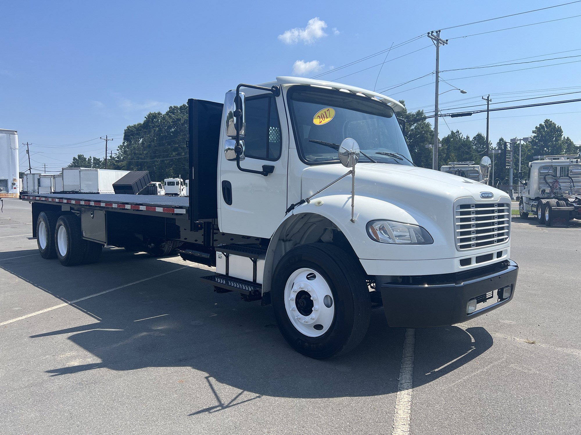 2017 Freightliner M2106 - image 3 of 6