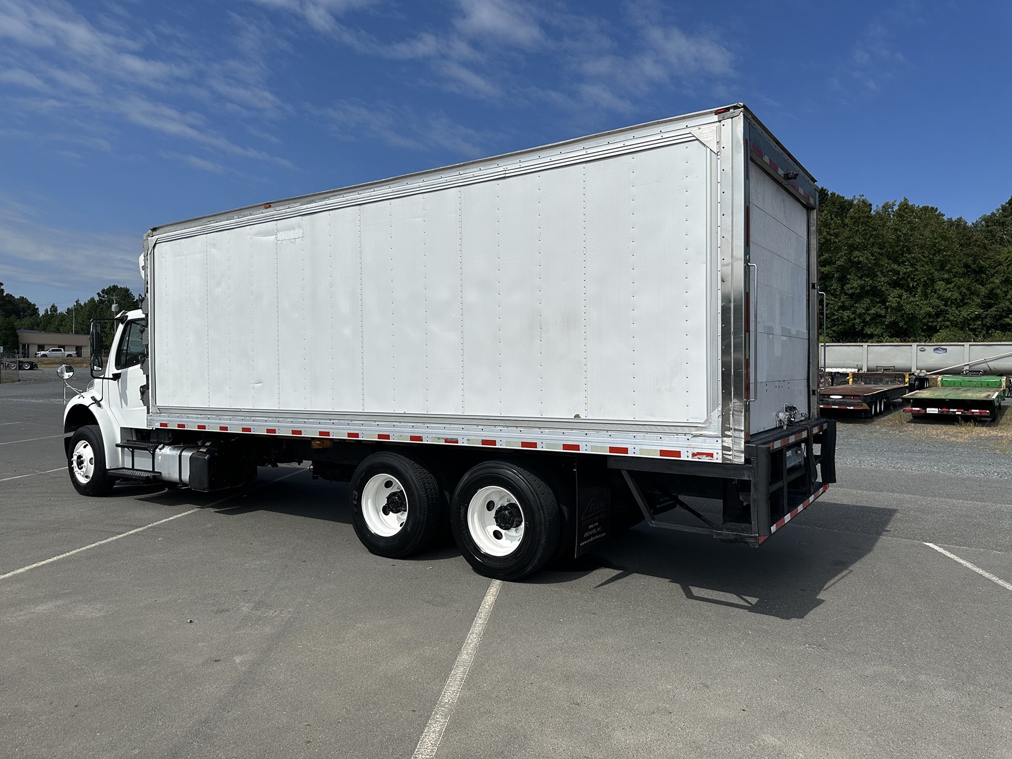 2016 Freightliner M2106 - image 3 of 6