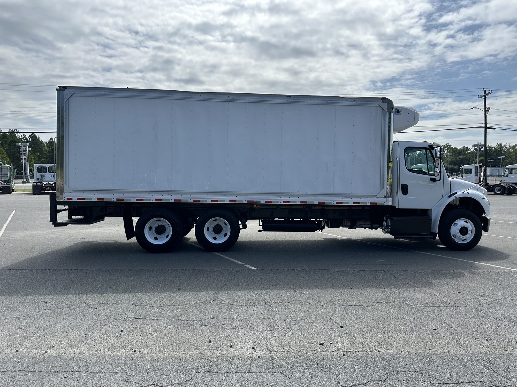 2016 Freightliner M2106 - image 6 of 6