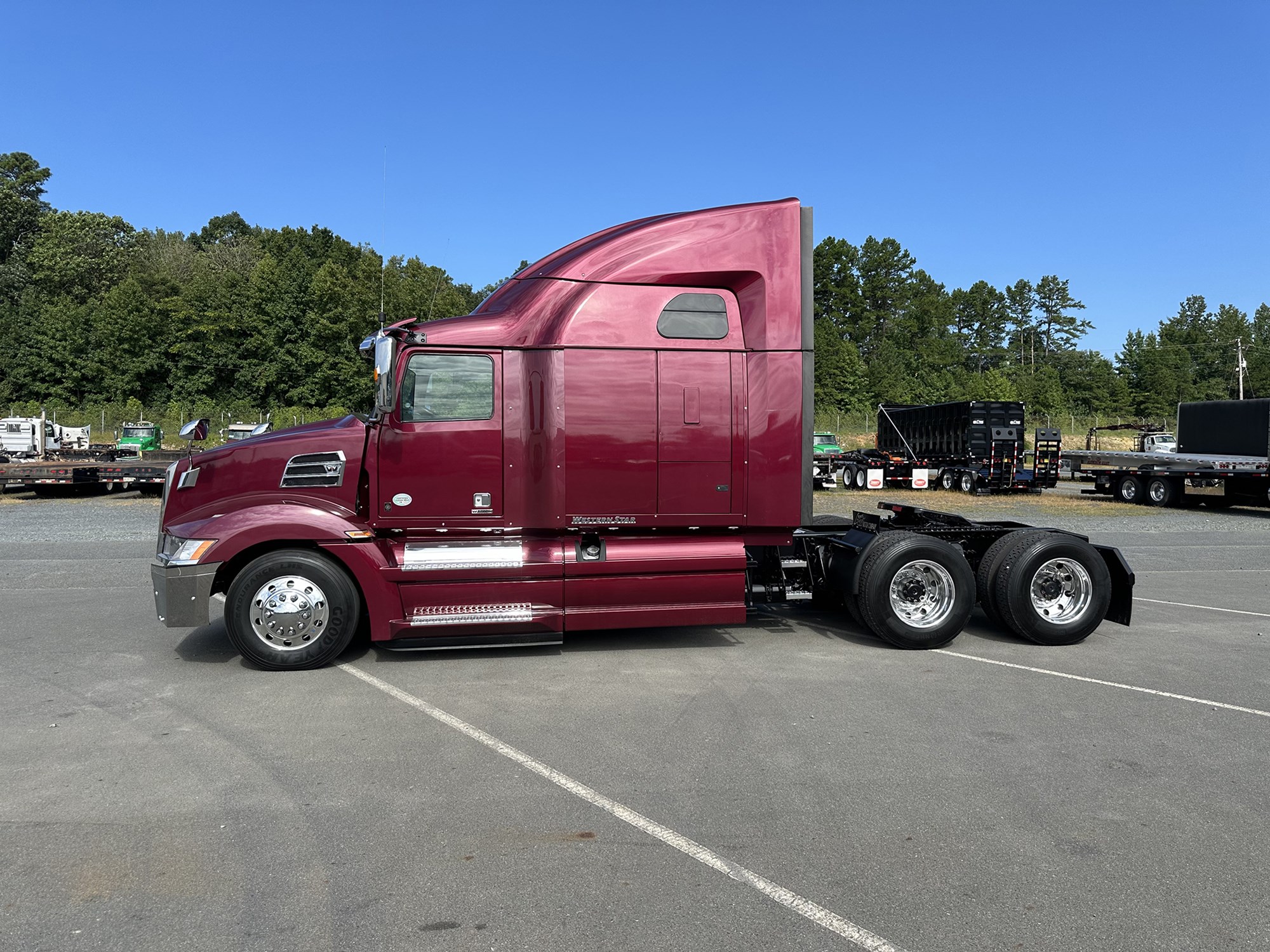 2020 Western Star 5700XE - image 2 of 6