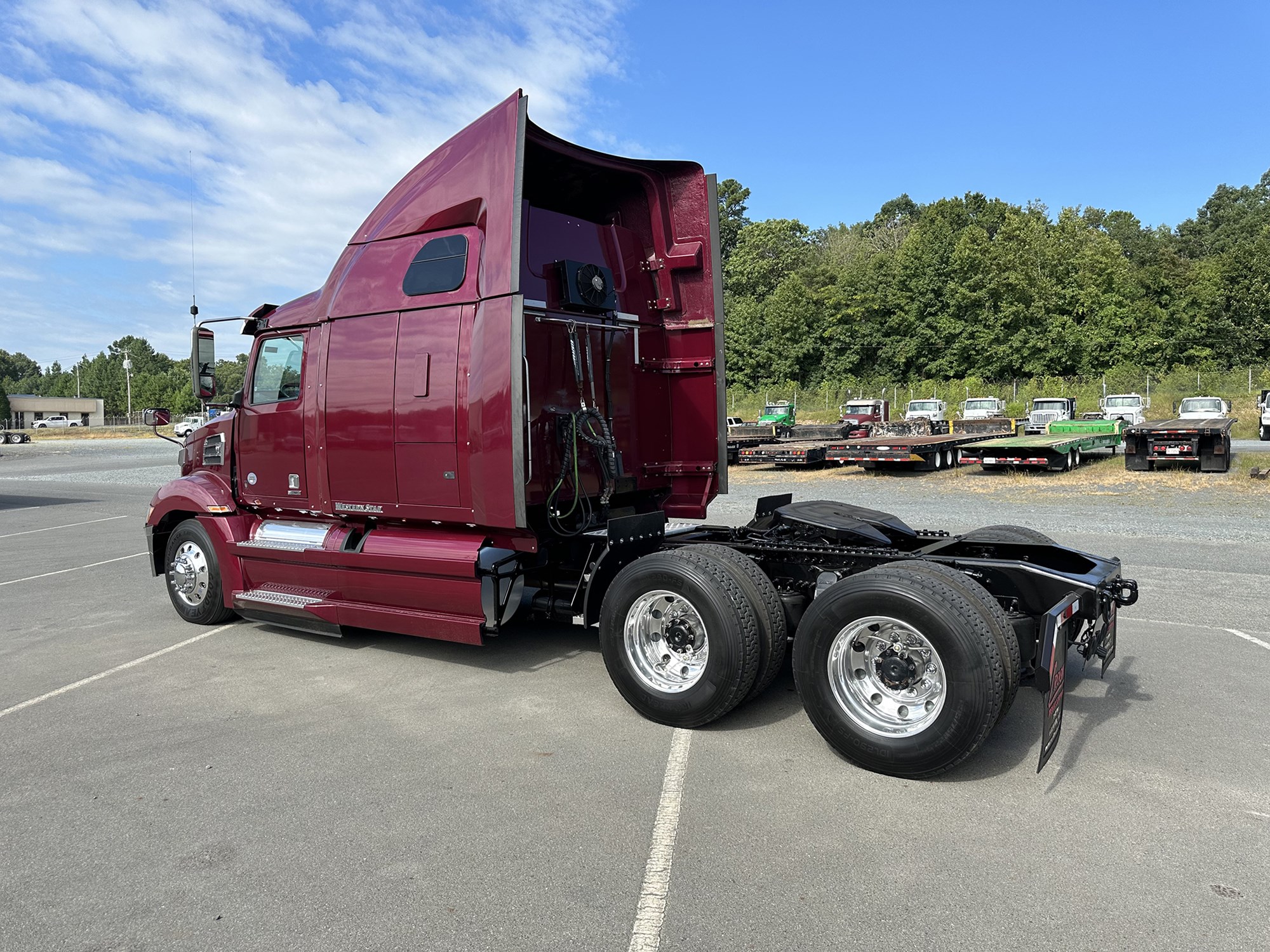 2020 Western Star 5700XE - image 3 of 6