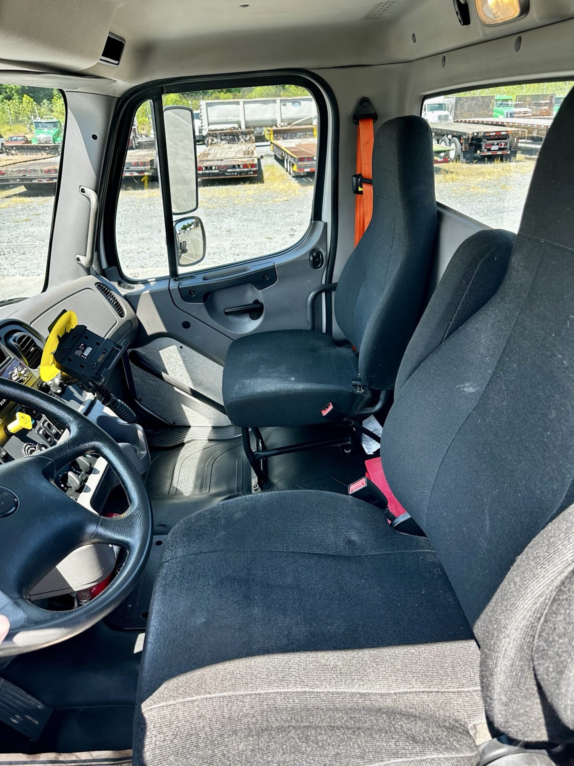 2019 Freightliner M2106 - image 6 of 6