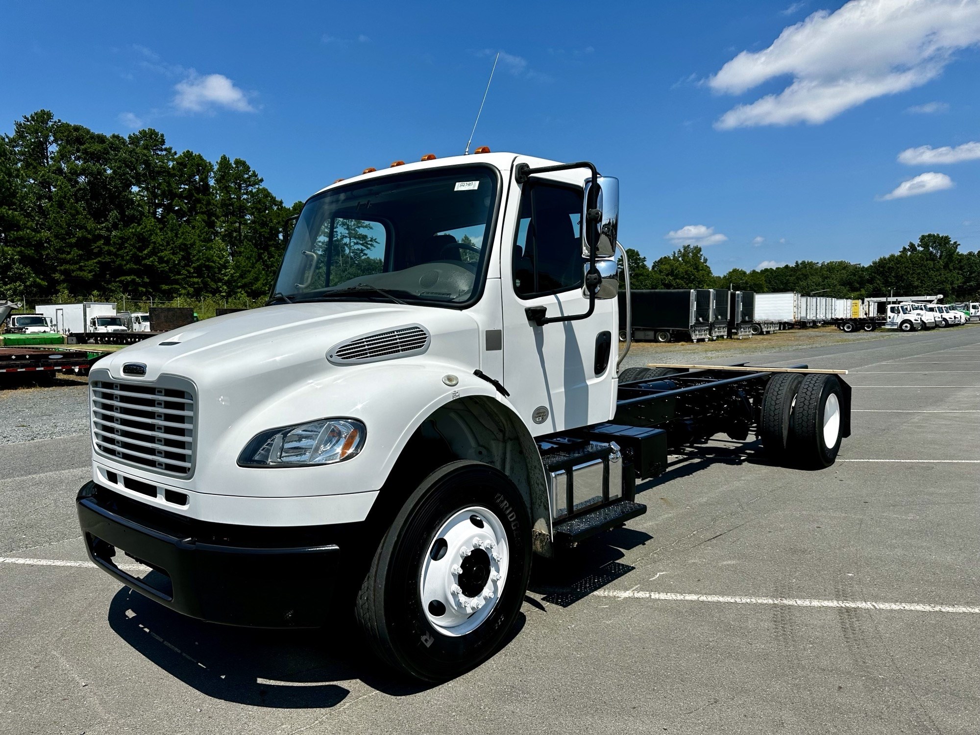 2019 Freightliner M2106 - image 1 of 6