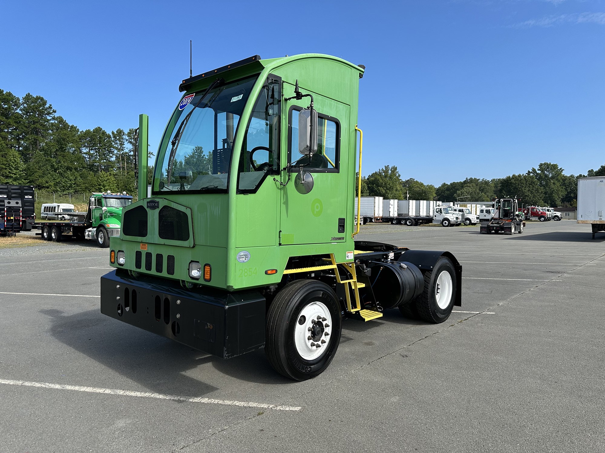 2019 Autocar Industr Terminal Tracto - image 1 of 6