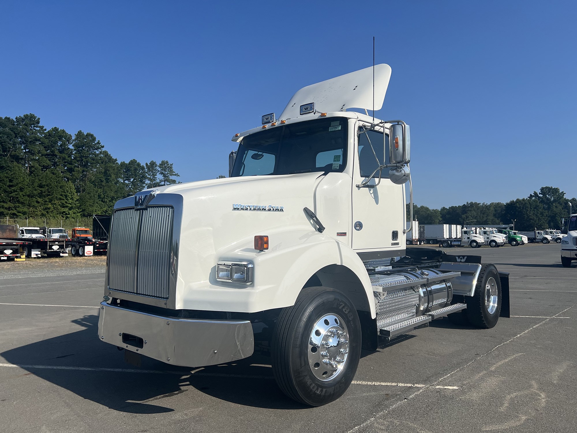 2019 Western Star 4900 - image 1 of 6