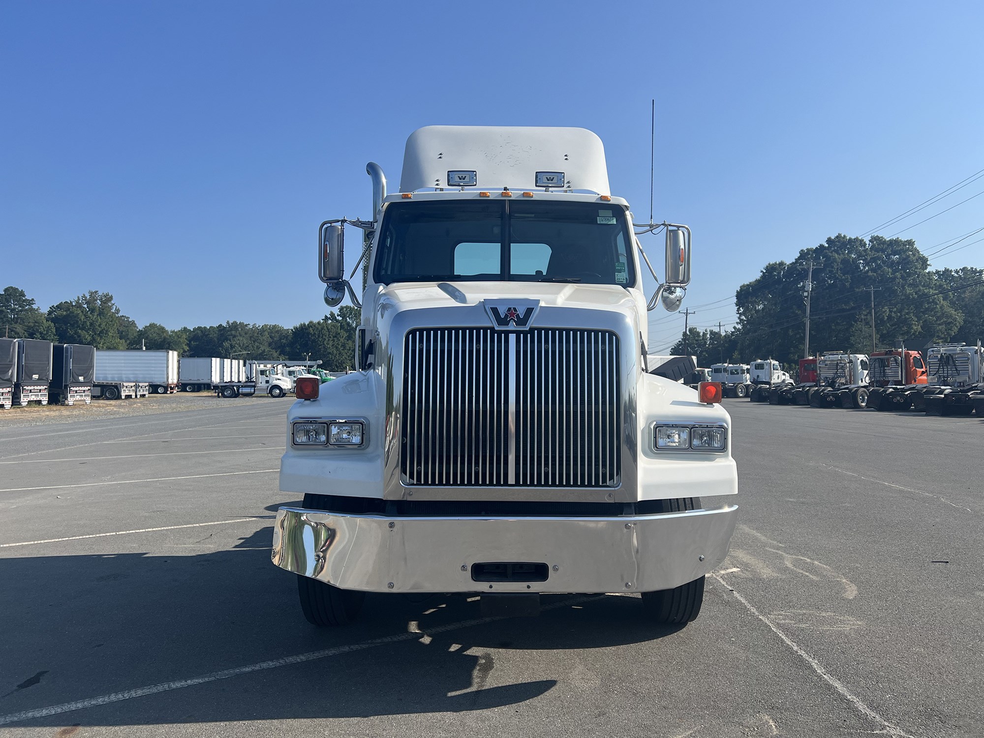 2019 Western Star 4900 - image 2 of 6