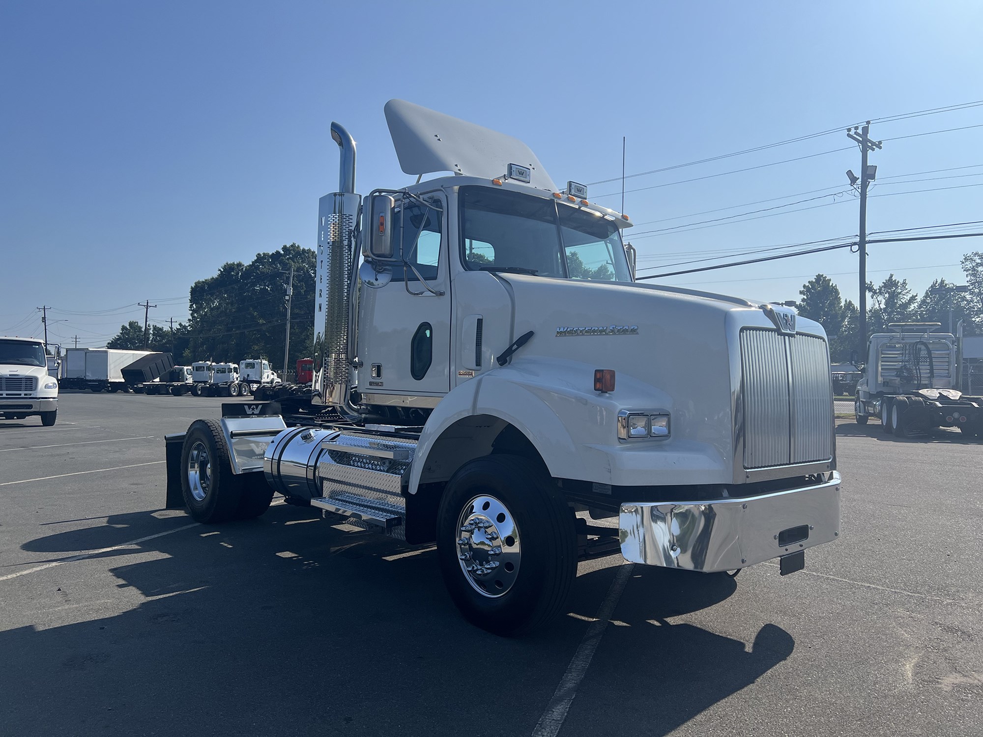 2019 Western Star 4900 - image 3 of 6