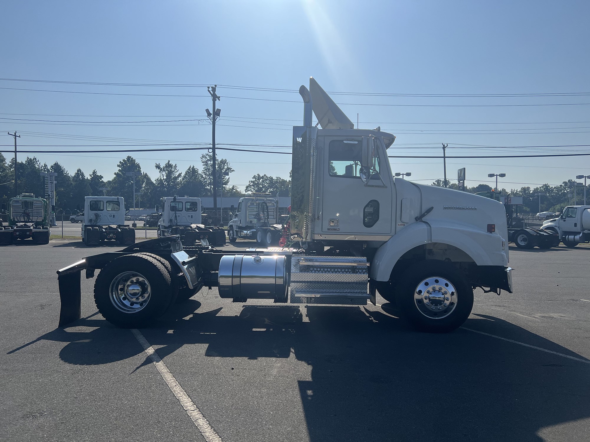 2019 Western Star 4900 - image 4 of 6