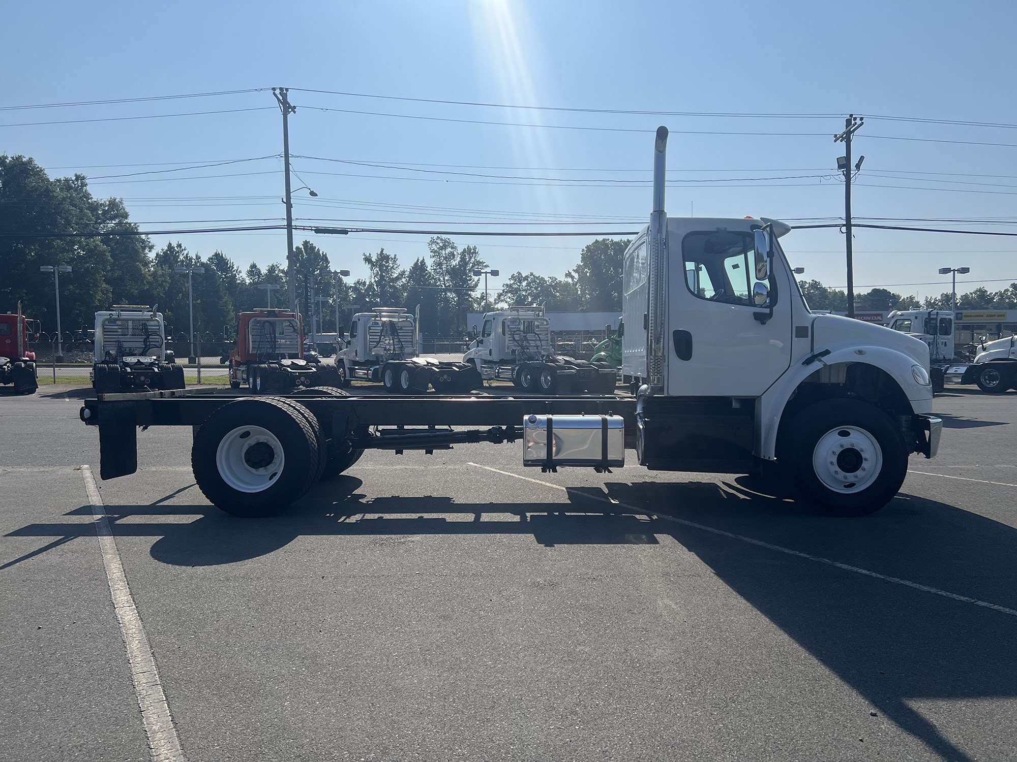 2019 Freightliner M2106 - image 4 of 6