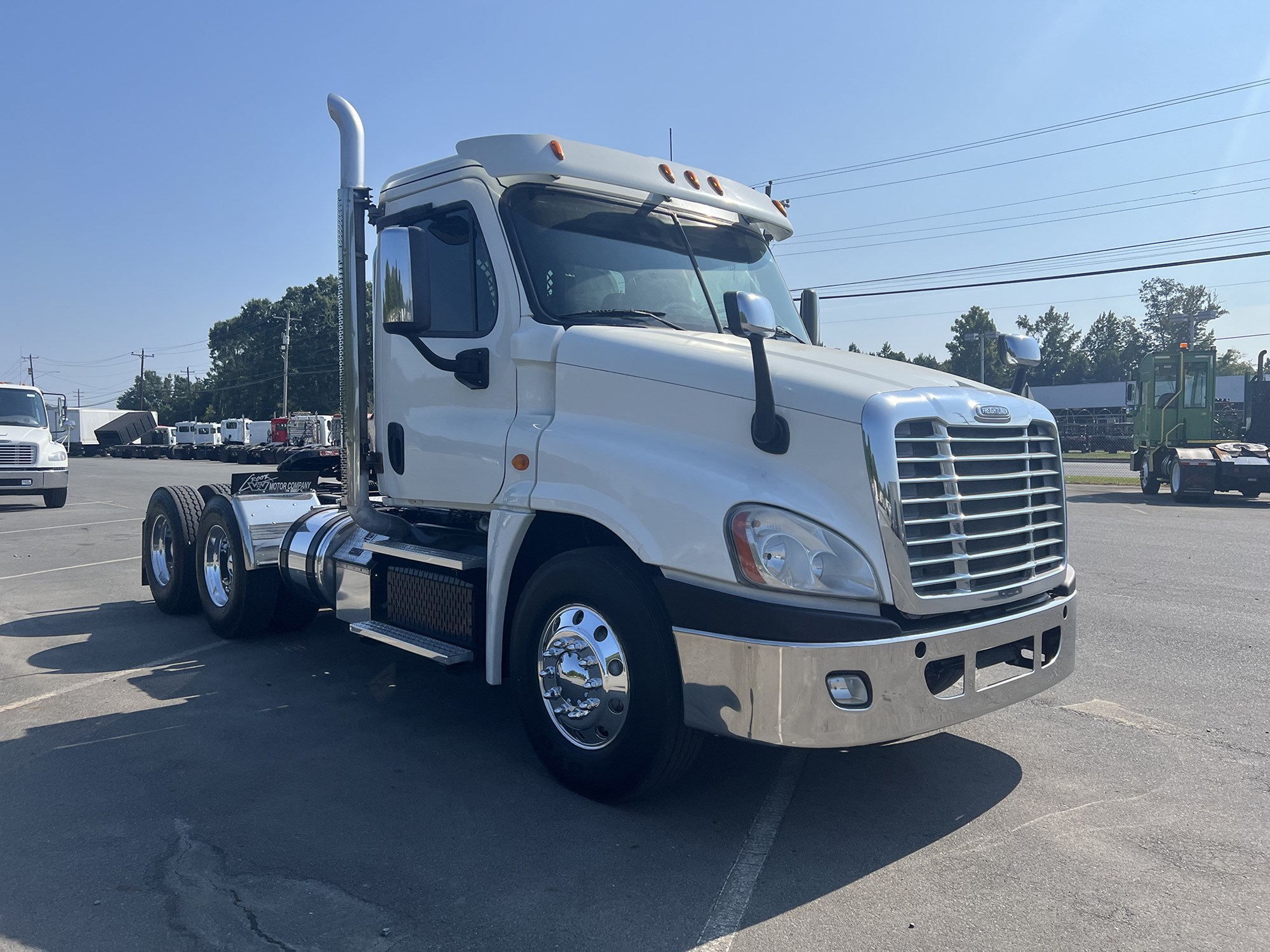 2015 FREIGHTLINER CASCADIA 125 - image 3 of 6