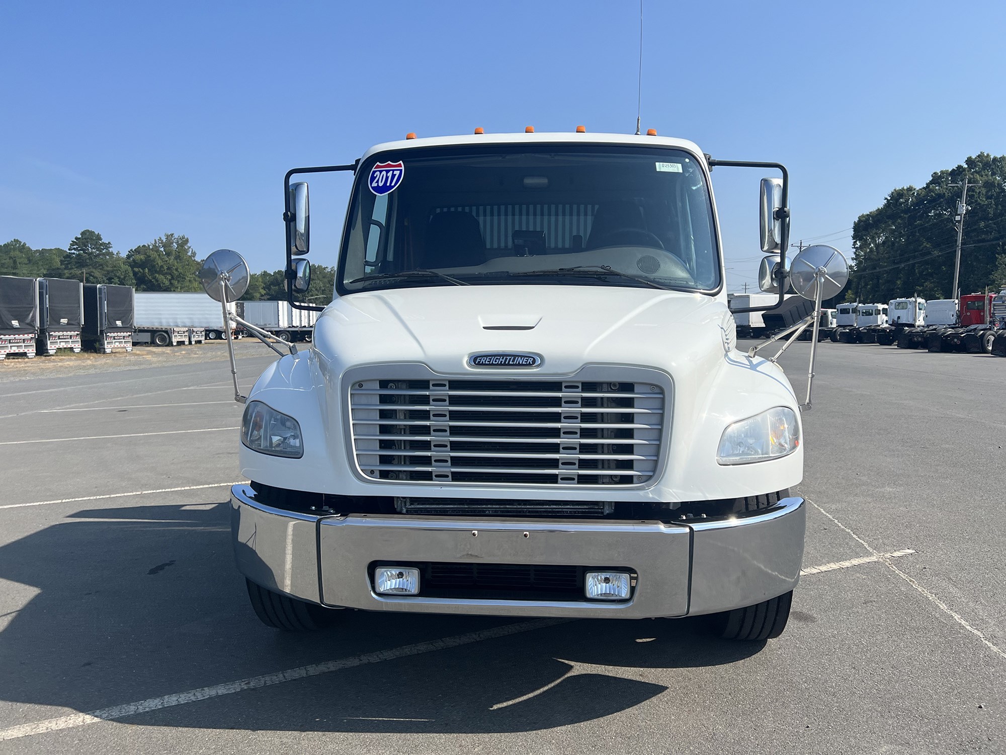 2017 Freightliner M2 - image 2 of 6