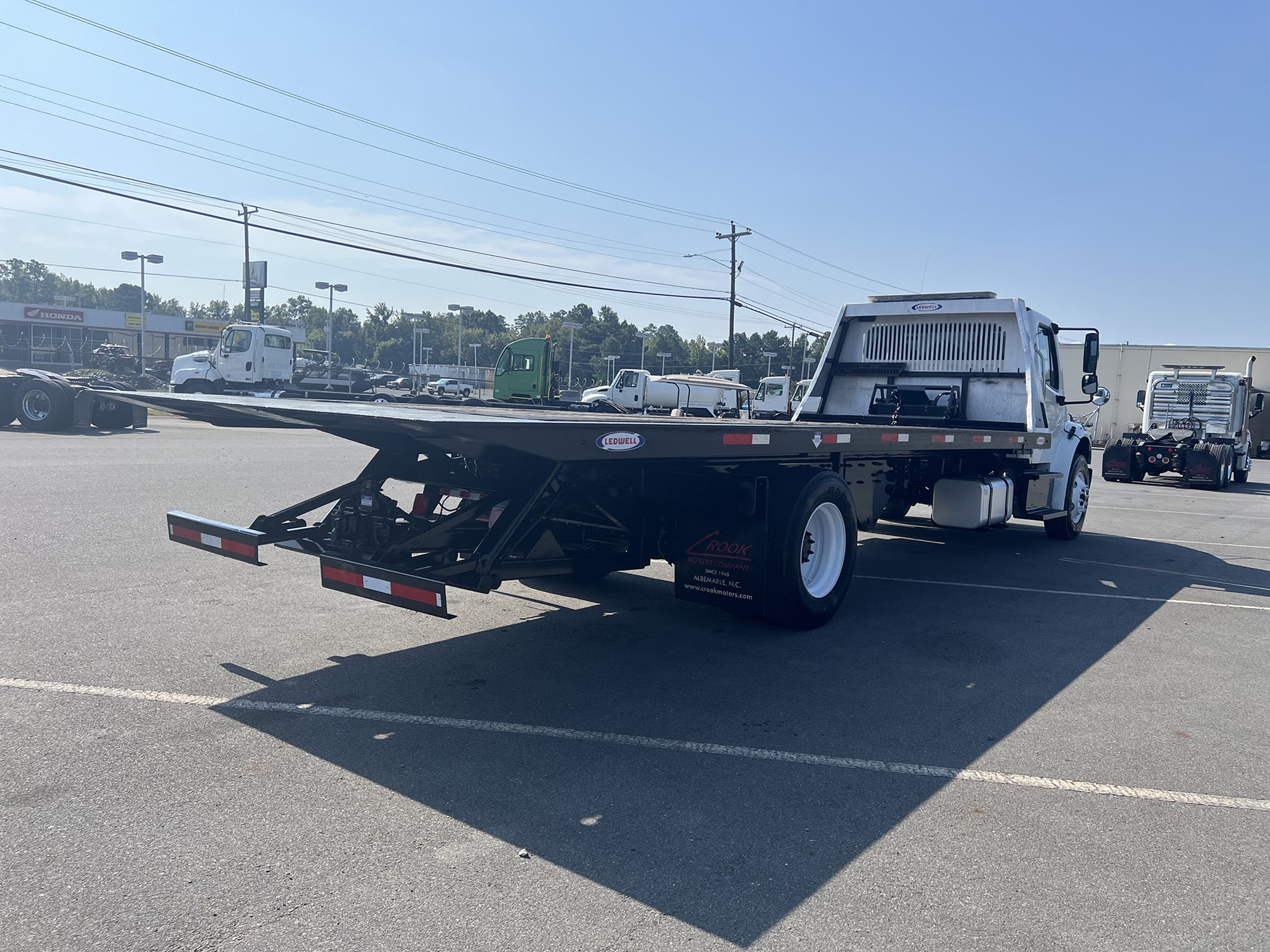 2017 Freightliner M2 - image 5 of 6