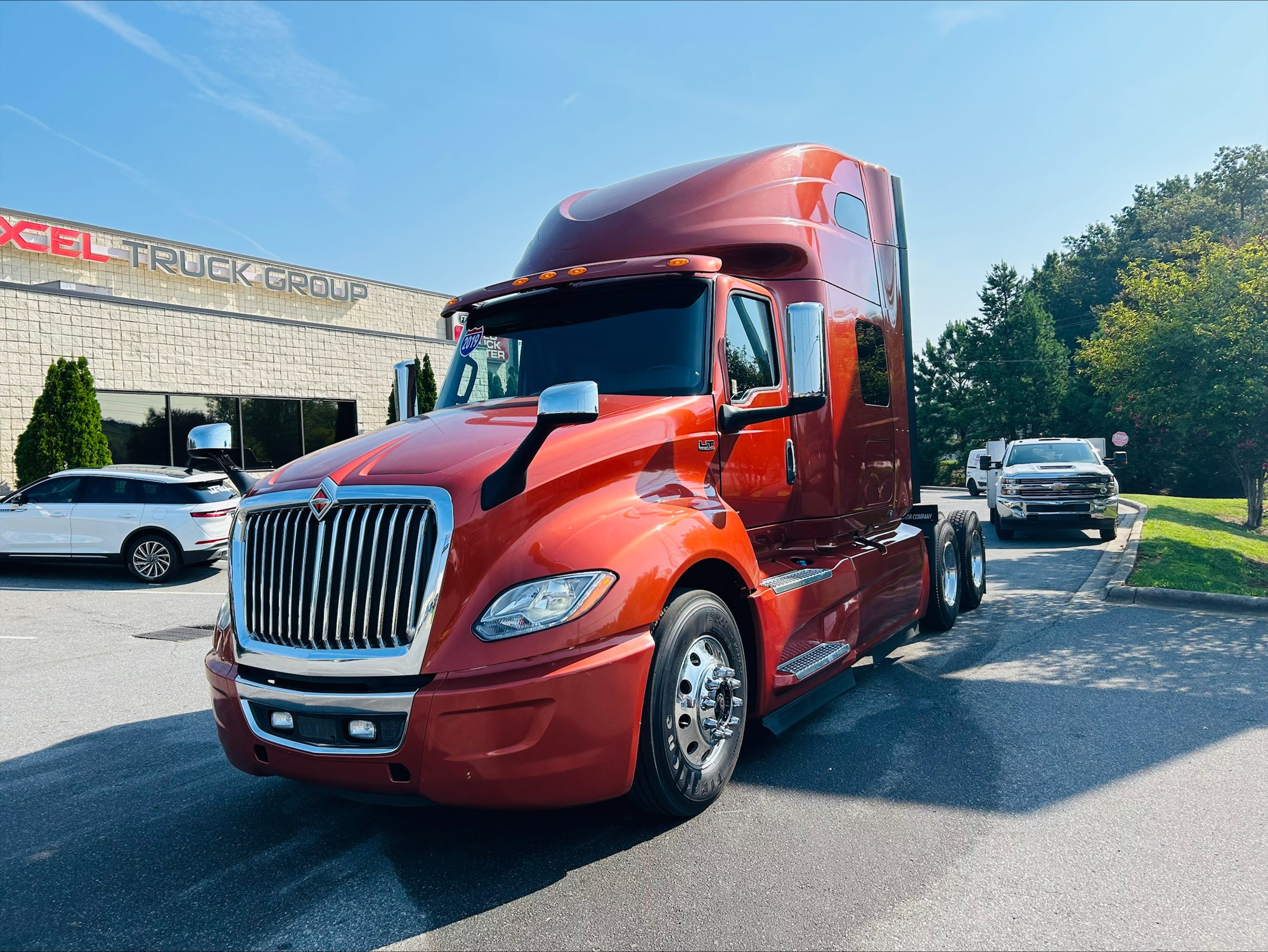 2019 International LT625 - image 3 of 6