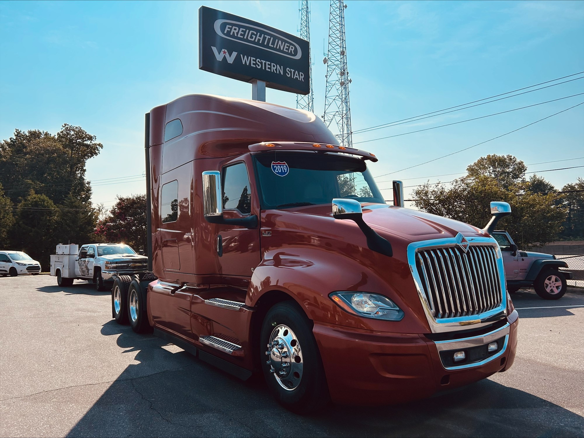 2019 International LT625 - image 1 of 6