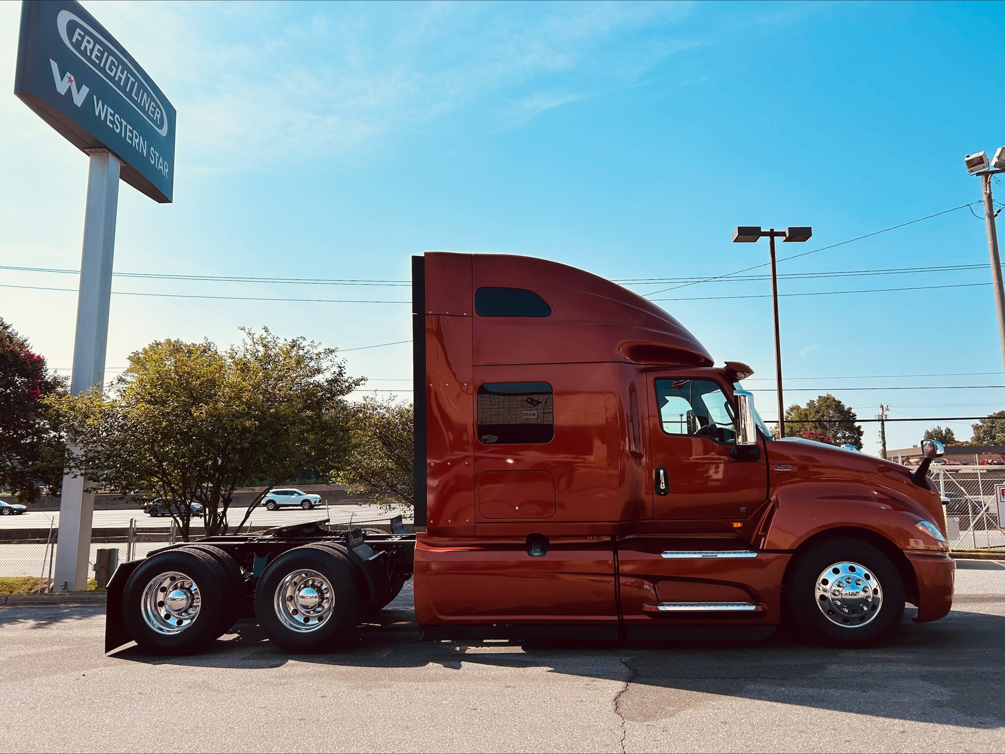 2019 International LT625 - image 2 of 6