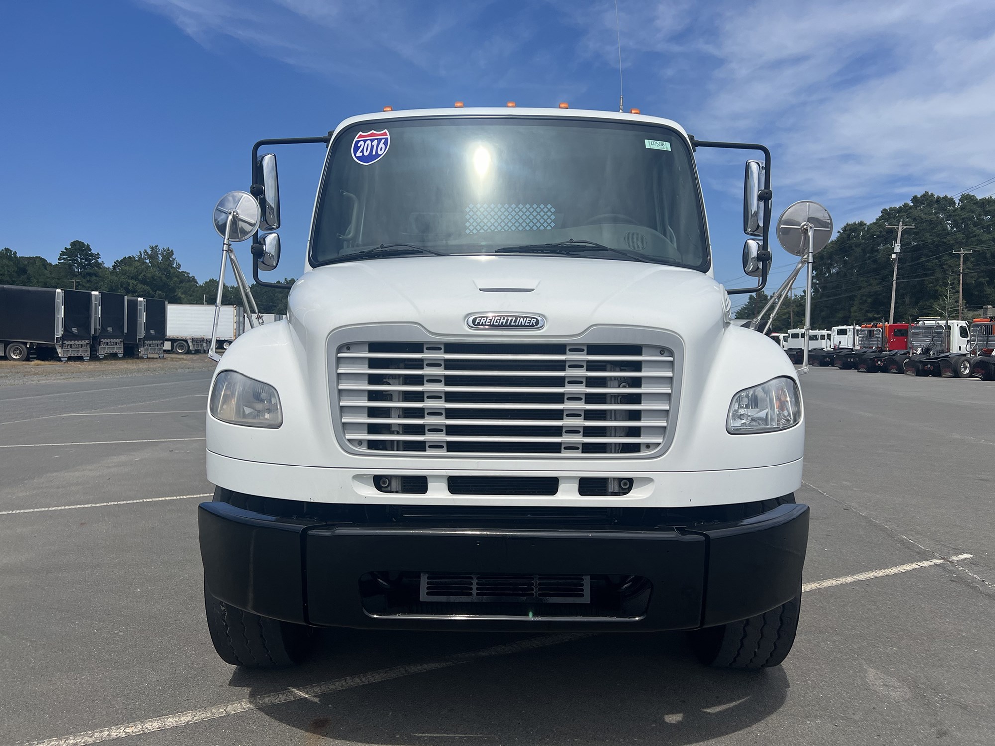 2016 Freightliner M2106 - image 2 of 6