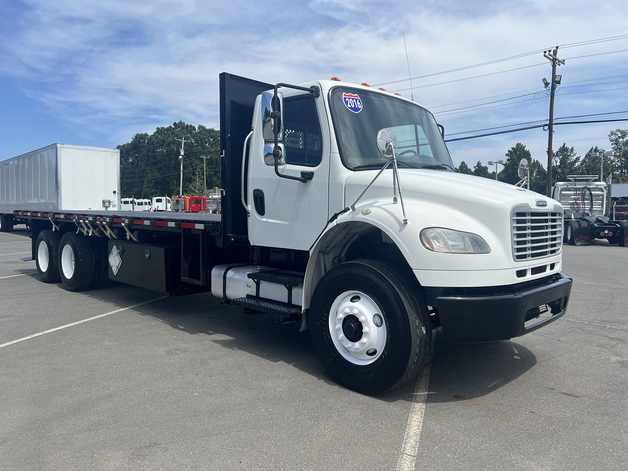 2016 Freightliner M2106 - image 3 of 6