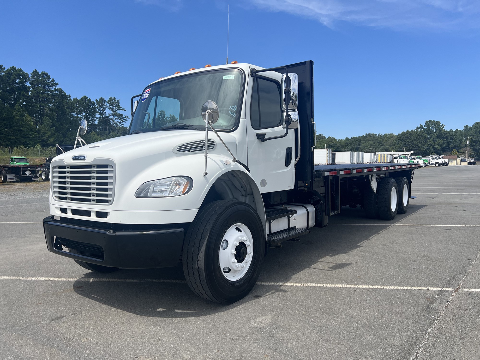 2016 Freightliner M2106 - image 1 of 6