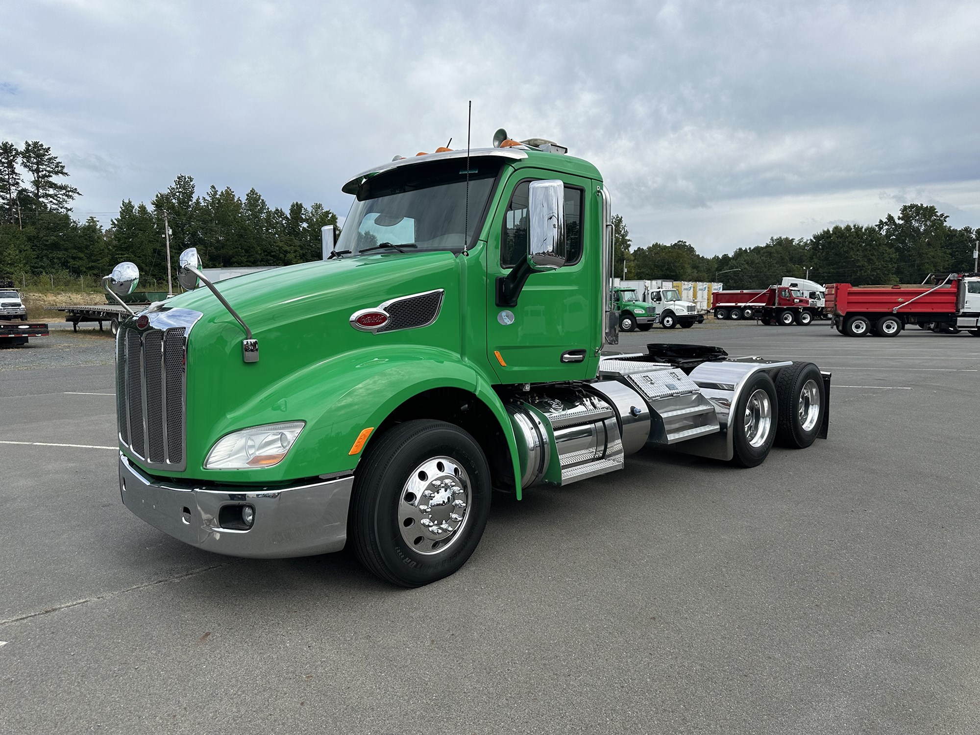 2017 Peterbilt 579 - image 1 of 6