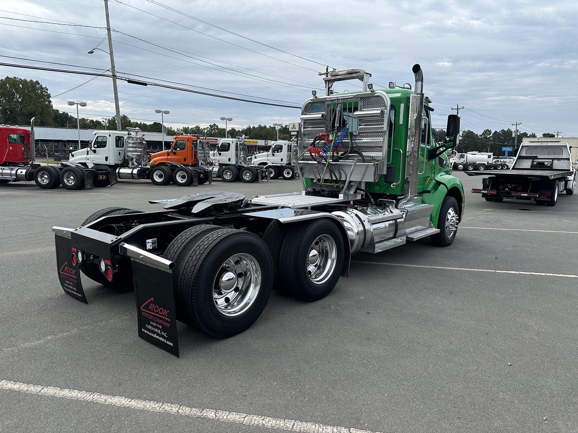 2017 Peterbilt 579 - image 5 of 6