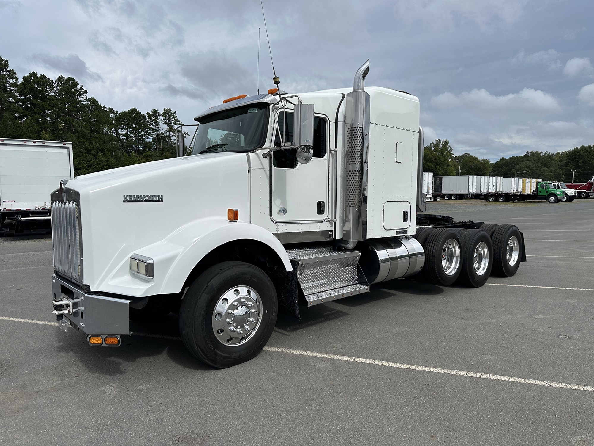 2014 Kenworth T800 - image 1 of 6