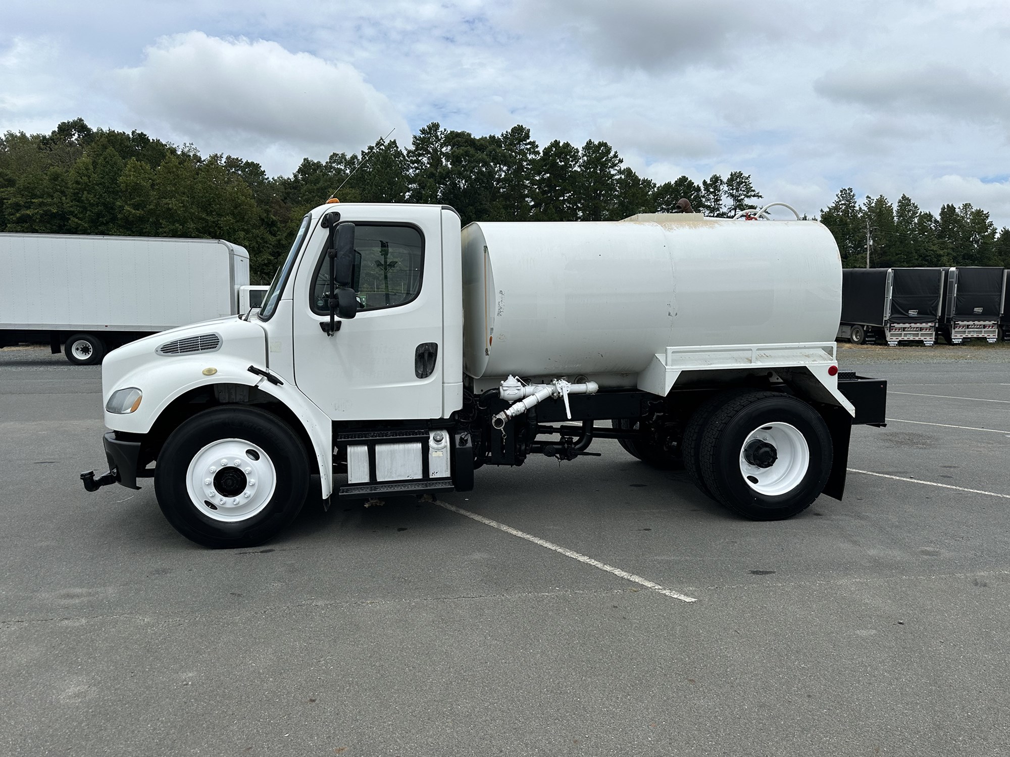 2019 Freightliner M2 - image 2 of 6