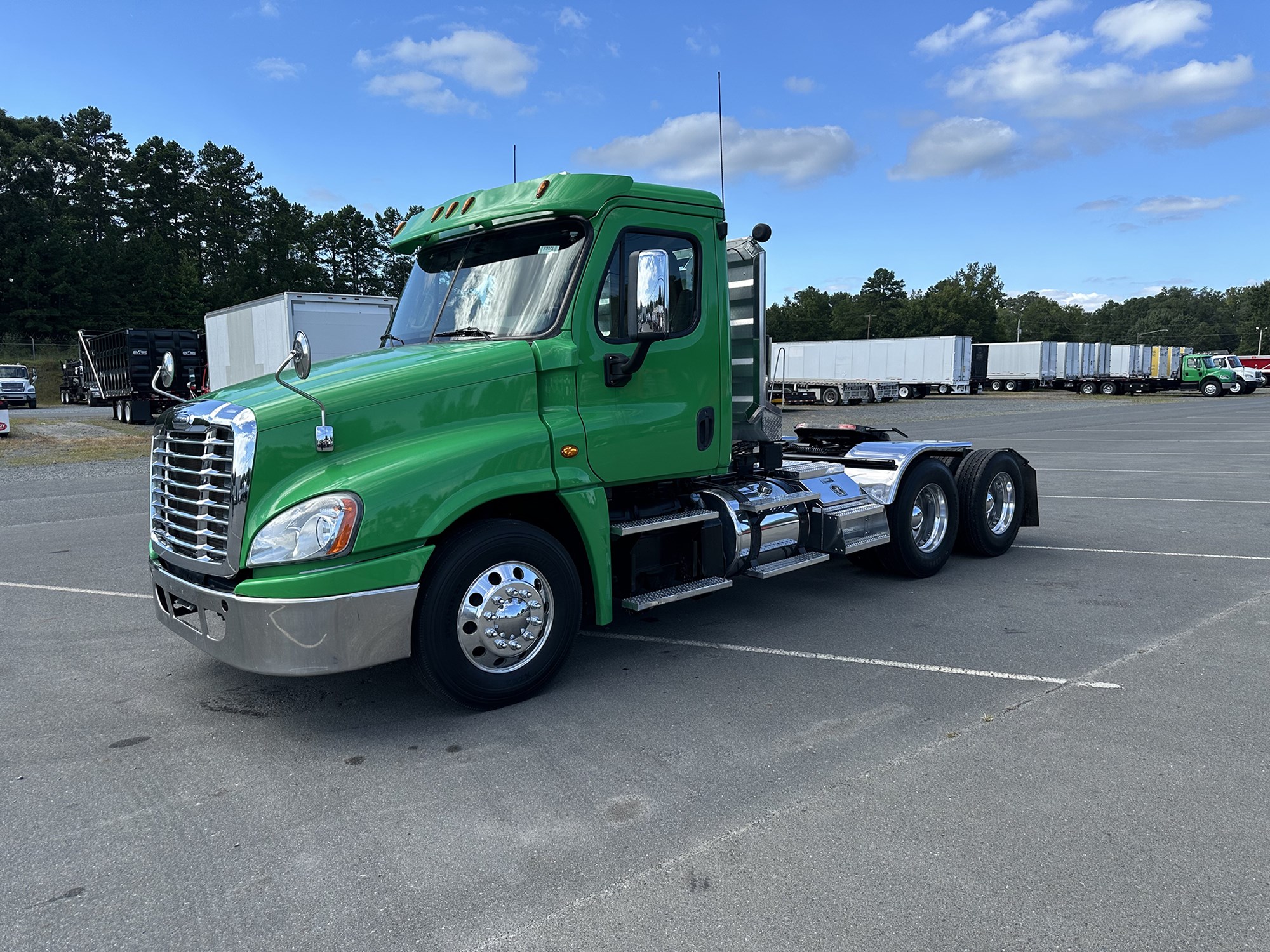 2017 FREIGHTLINER CASCADIA 125 - image 1 of 6