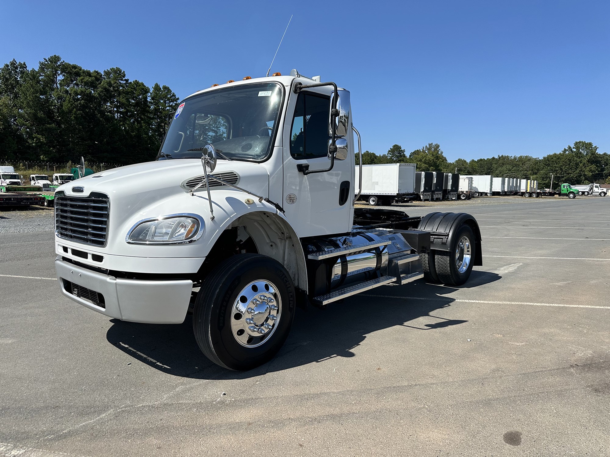 2019 Freightliner M2106 - image 1 of 6