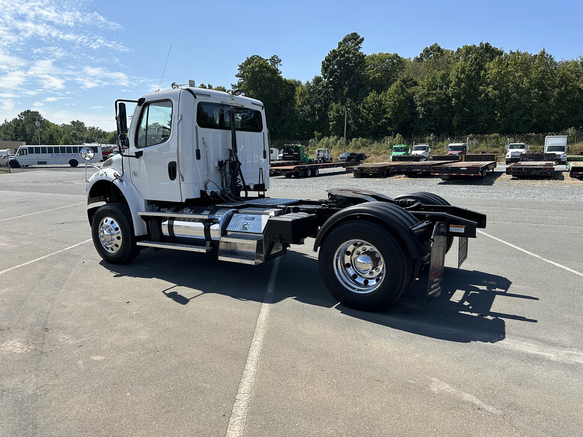 2019 Freightliner M2106 - image 3 of 6